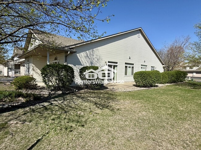 Building Photo - 1202 Crystal Pl E