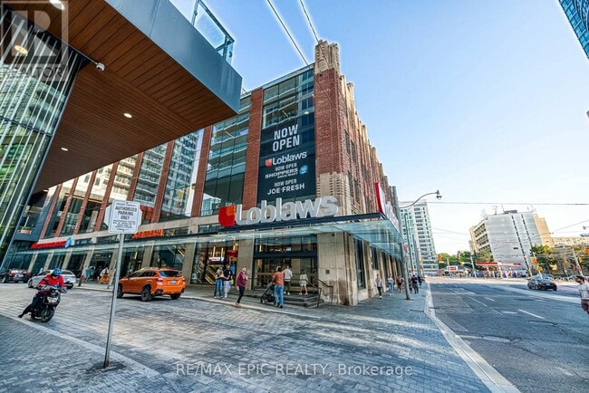 Photo du bâtiment - 17 Bathurst St