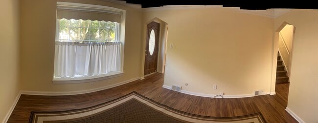 Building Photo - 1709 W Farnum Ave
