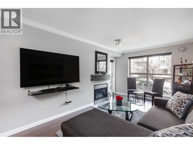 Building Photo - 332 Lonsdale Ave