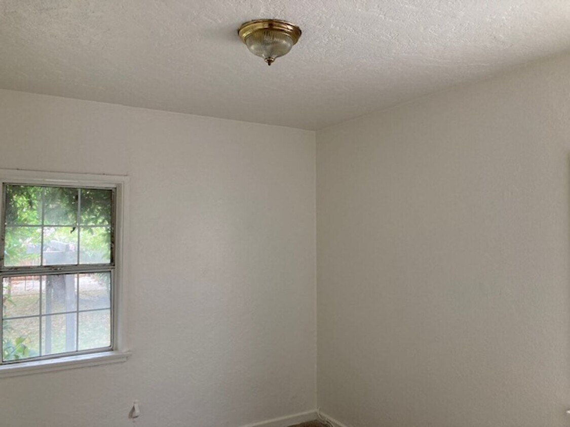 Building Photo - 1065GA