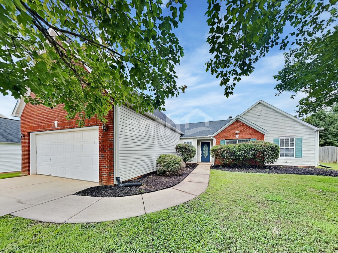 Foto principal - 200 Revis Creek Ct