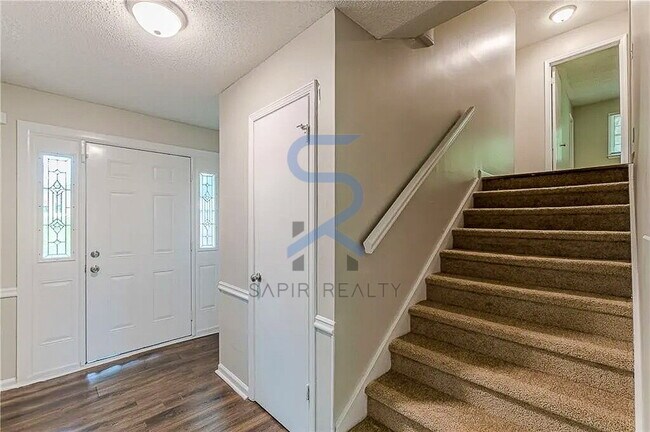 Foto del edificio - Move in before Janury 15th and choose your reward: a $250 Amazon Gift Card or a 55" Smart TV!