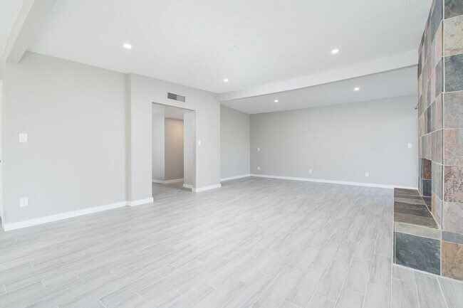 Building Photo - Stunning 3-Bedroom Home in Prime Glendale Location