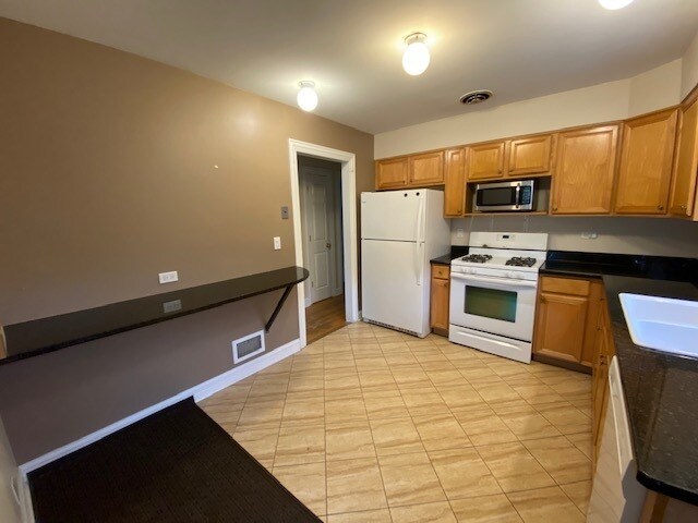 Building Photo - 563 Sumac Rd