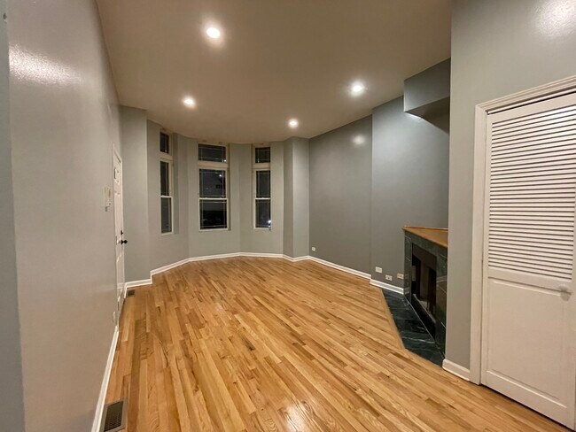 Building Photo - 3547 S King Dr
