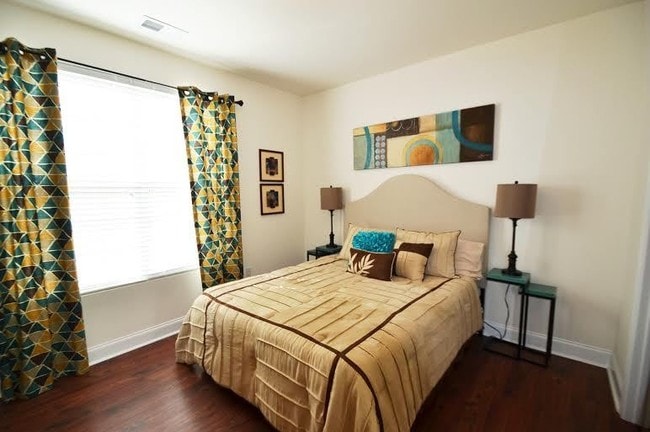 Building Photo - Salem Crest Apartment Homes
