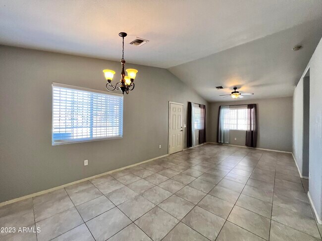Building Photo - 737 W Ocotillo St