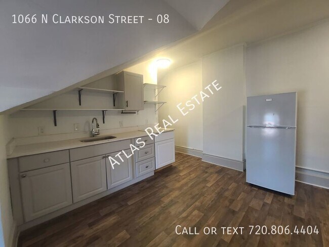 Foto del edificio - Quaint Studio on the Top Floor in Capitol ...