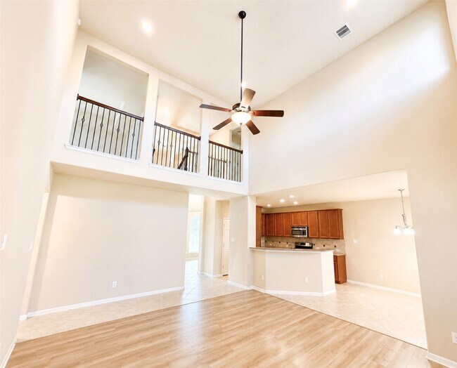 Foto del edificio - 15618 Whisper Woods Dr