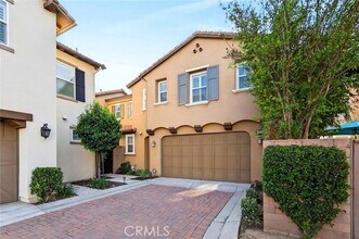Building Photo - 2976 E Coalinga Dr