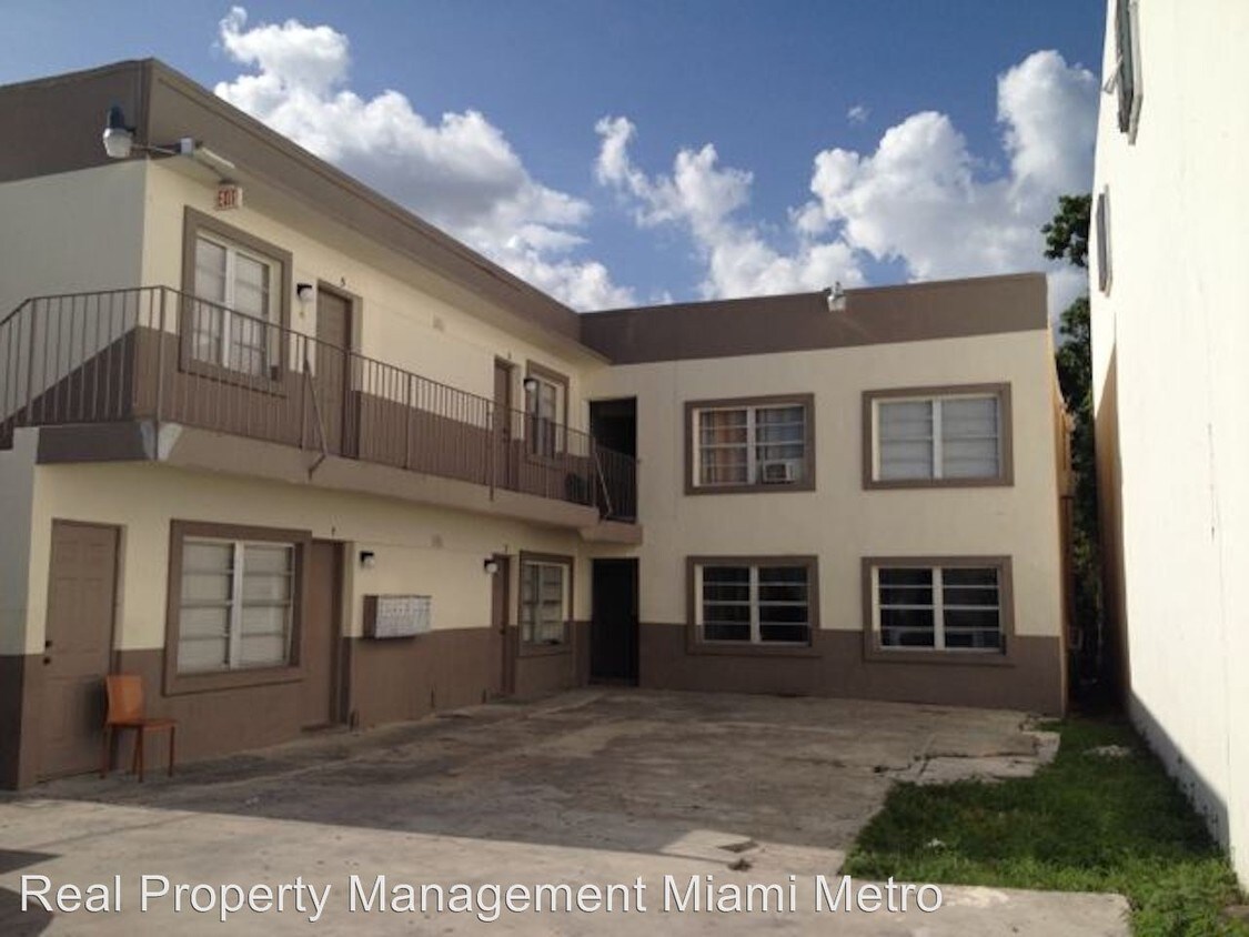 Primary Photo - 2 br, 1 bath Apartment - 119 NW 29th St. #108