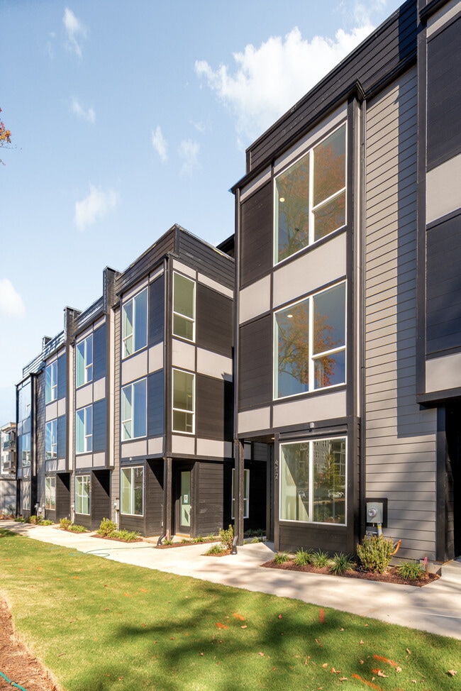 Building Photo - 423 Devender Ln