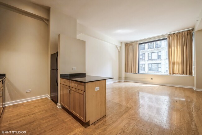 Building Photo - 5 N Wabash Ave