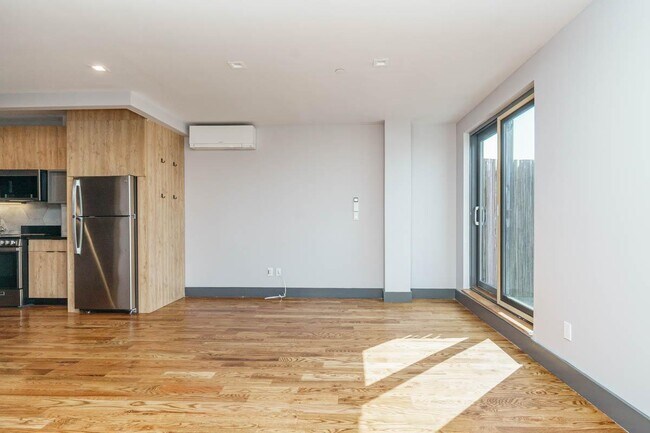Building Photo - 1461 Gates Ave