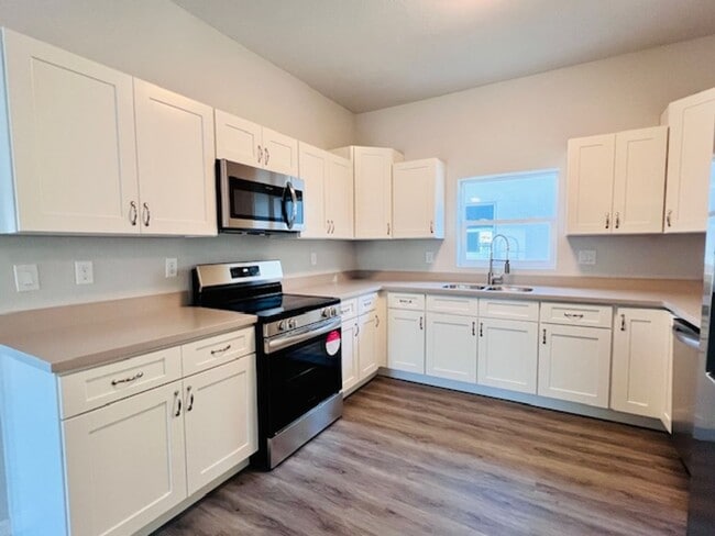 Building Photo - Beautiful home built in 2024.  This cozy 3 bedroom 2 bath Home is ready for move in!!