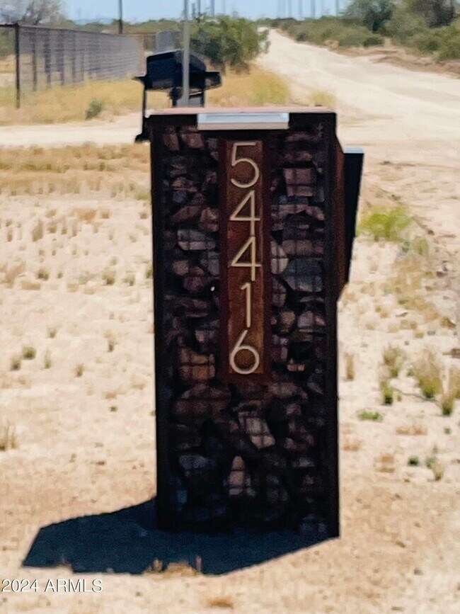 Foto del edificio - 54416 W Quail Run Rd