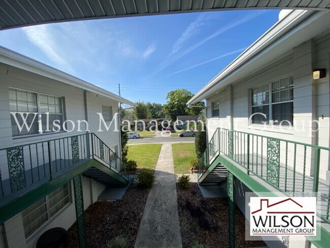 Building Photo - 2 br, 1 bath House - 807 Vassar Street Unit C