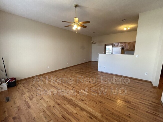 Foto del edificio - 1806 Cedarcrest Ave