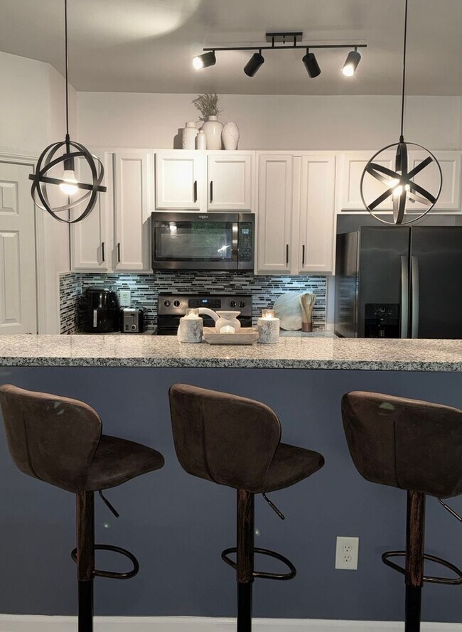 Building Photo - Cozy & Spacious 3BR Townhome in Atlanta