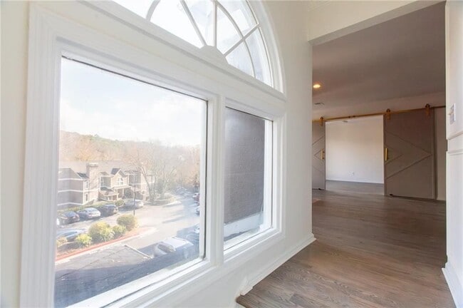 Foto del edificio - 45 St Claire Ln NE