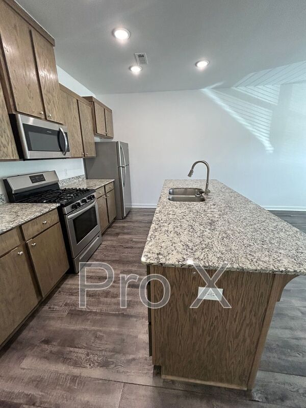 Foto del edificio - 636 Hidden Springs Dr