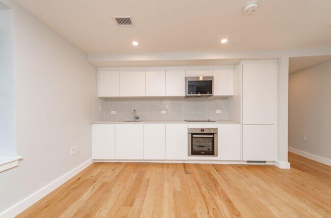 Foto del edificio - Modern, Renovated North End Studio with AC and No Fee!