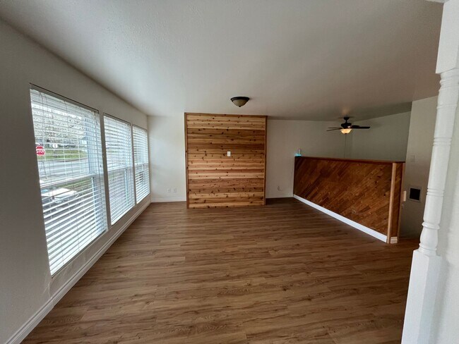 Foto del edificio - 1335 Bradley St
