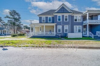 Building Photo - 301 Cedar St