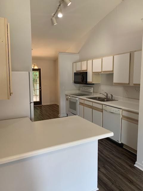 Building Photo - 1100 Holden Dr