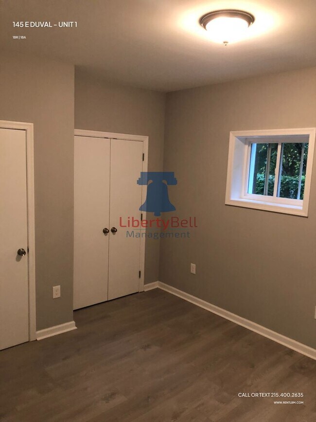 Foto del edificio - 145 E Duval St