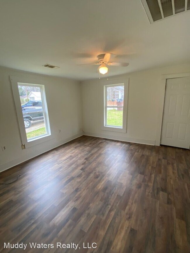 Building Photo - 2 br, 1 bath House - 312 S Canal St