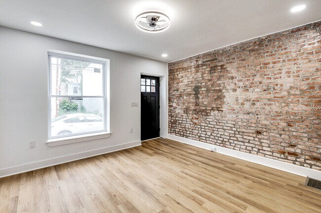 Building Photo - 2932 Westmont St