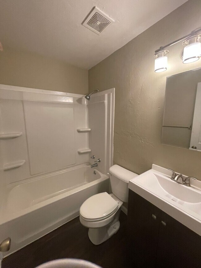 Building Photo - Welcome to this beautifully remodeled 2-bedroom duplex located in Alachua, conveniently situated ...