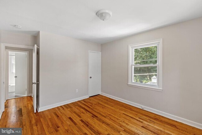 Foto del edificio - 56 W Maple Ave