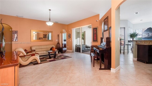 Building Photo - 4 br, 2.5 bath House - 1898 SE 19th St