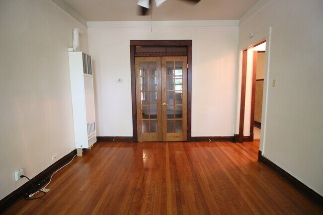pisos de madera - 3848 N Damen Ave