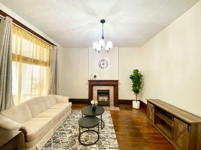 Foto del edificio - 1374 Neil Ave