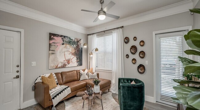 Foto del edificio - 529 Barker-Clodine Road Unit 19201