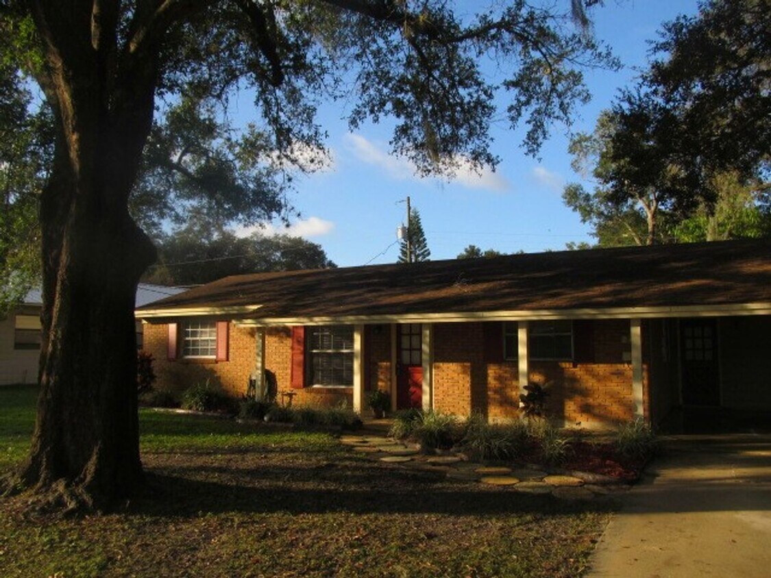 Primary Photo - 3 bdrm home in Casselberry for rent and gr...