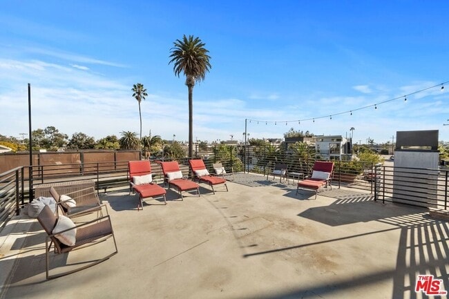 Building Photo - 411 Grand Blvd