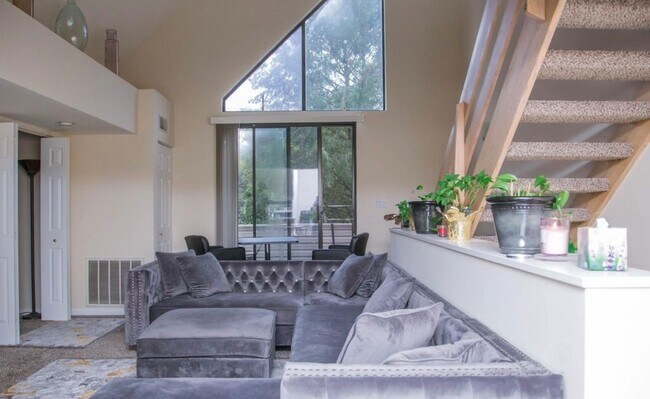 Foto del edificio - 1211 Cherrington Dr