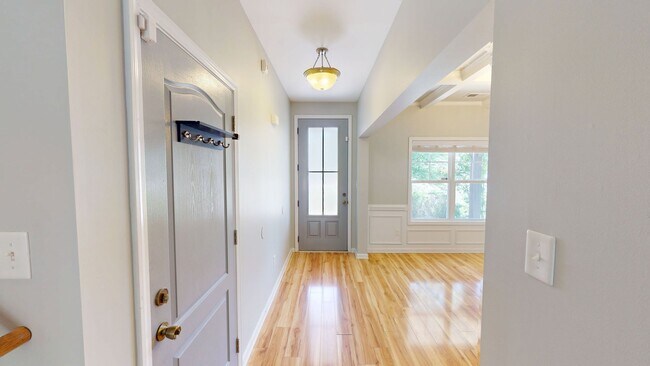Foto del edificio - Updated 3 Bedroom, 2.5 Bathroom 2-Story w/...