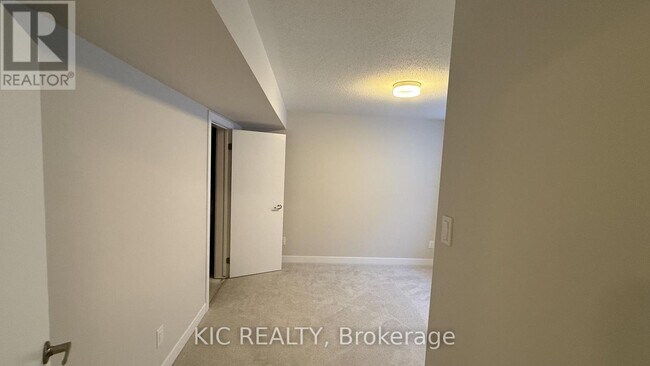 Building Photo - 135 Ryan Reynolds Wy