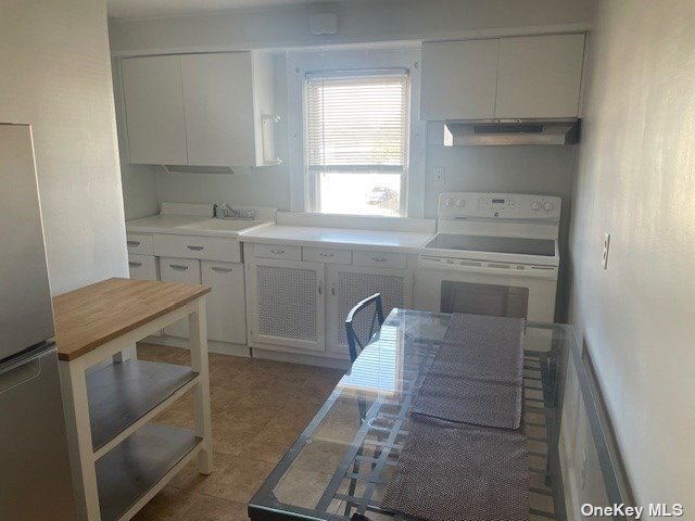 Building Photo - 303 Burkhard Ave