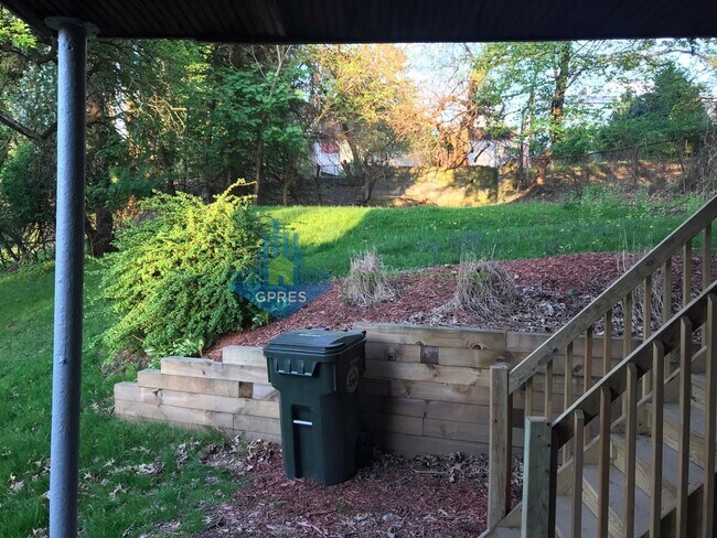 Foto del edificio - 2-bedroom 1st floor apartment for rent in ...