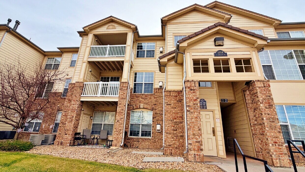 NEW CARPET NEW PAINT!! Clean and Bright 2BR 2BTH Condo Close To DIA. Gated Community in First Cre... - NEW CARPET NEW PAINT!! Clean and Bright 2BR 2BTH Condo Close To DIA. Gated Community in First Cre...