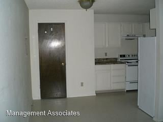 Building Photo - 509 N Black Ave