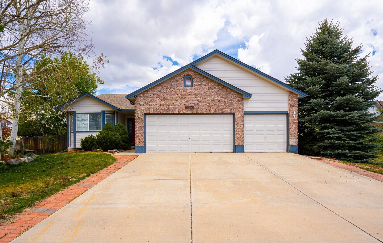 Primary Photo - 5704 Huerfano Dr
