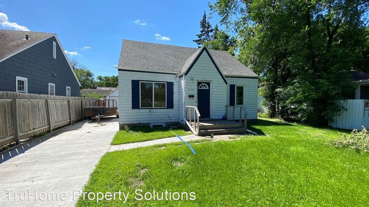 Primary Photo - 5 br, 2 bath House - 2305 University Ave